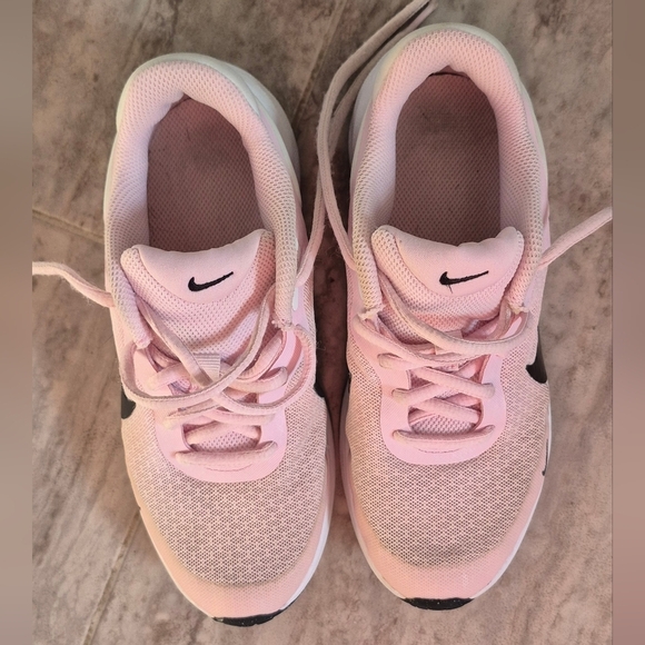 Nike Kids Shoes in Light Pink and Black - Picture 1 of 6